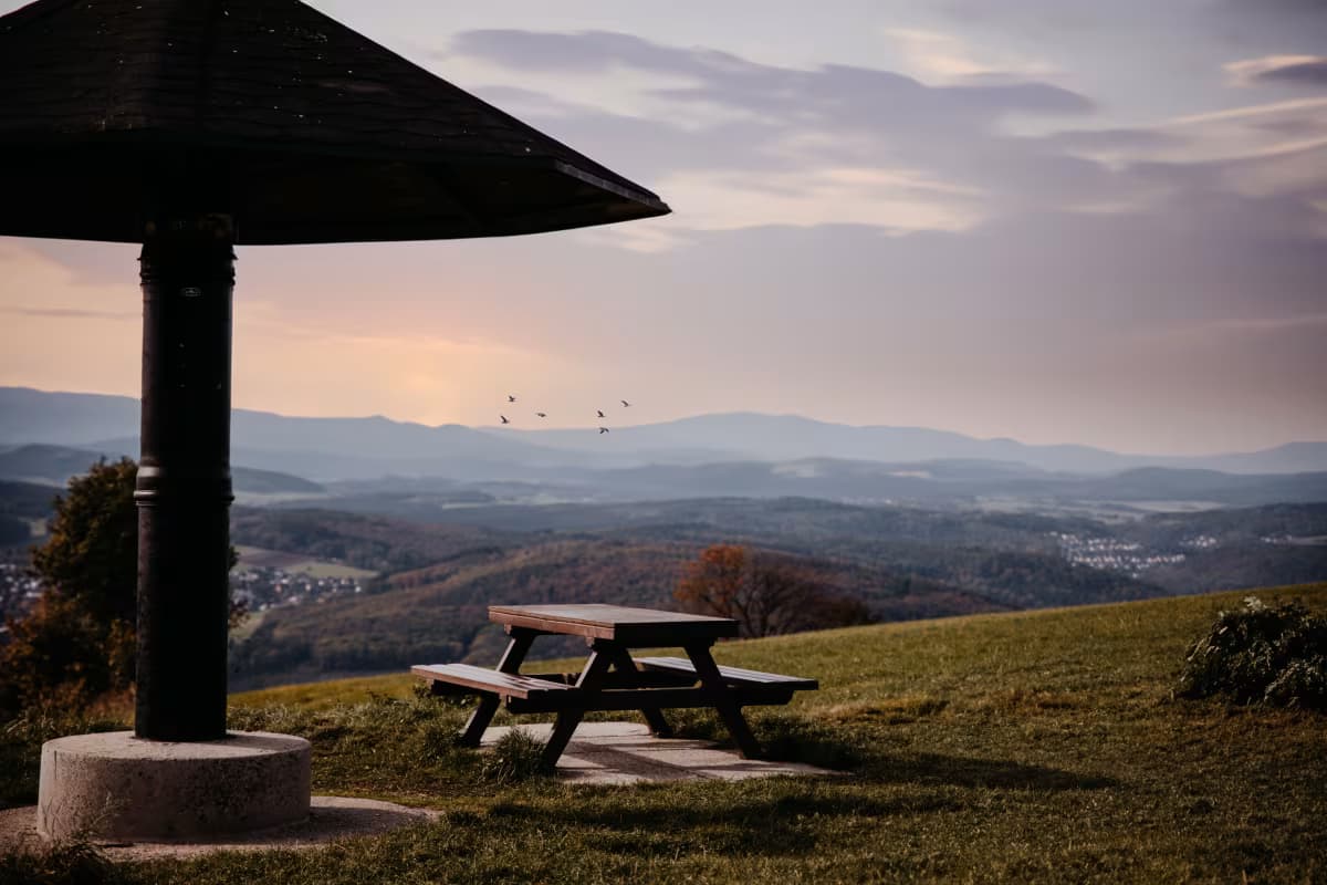 Weiter Blick über die Hügel des Erzgebirges